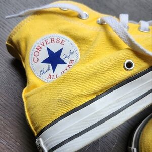 Chuck Taylor Converse Yellow Size 9